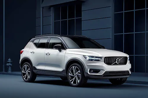 Volvo XC40 2.0 B3 Mild Hybrid 163 KM 2025