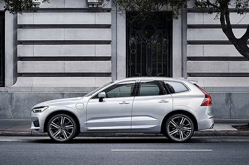 Volvo XC60 2.0 D4 Mild Hybrid 197 KM 2021