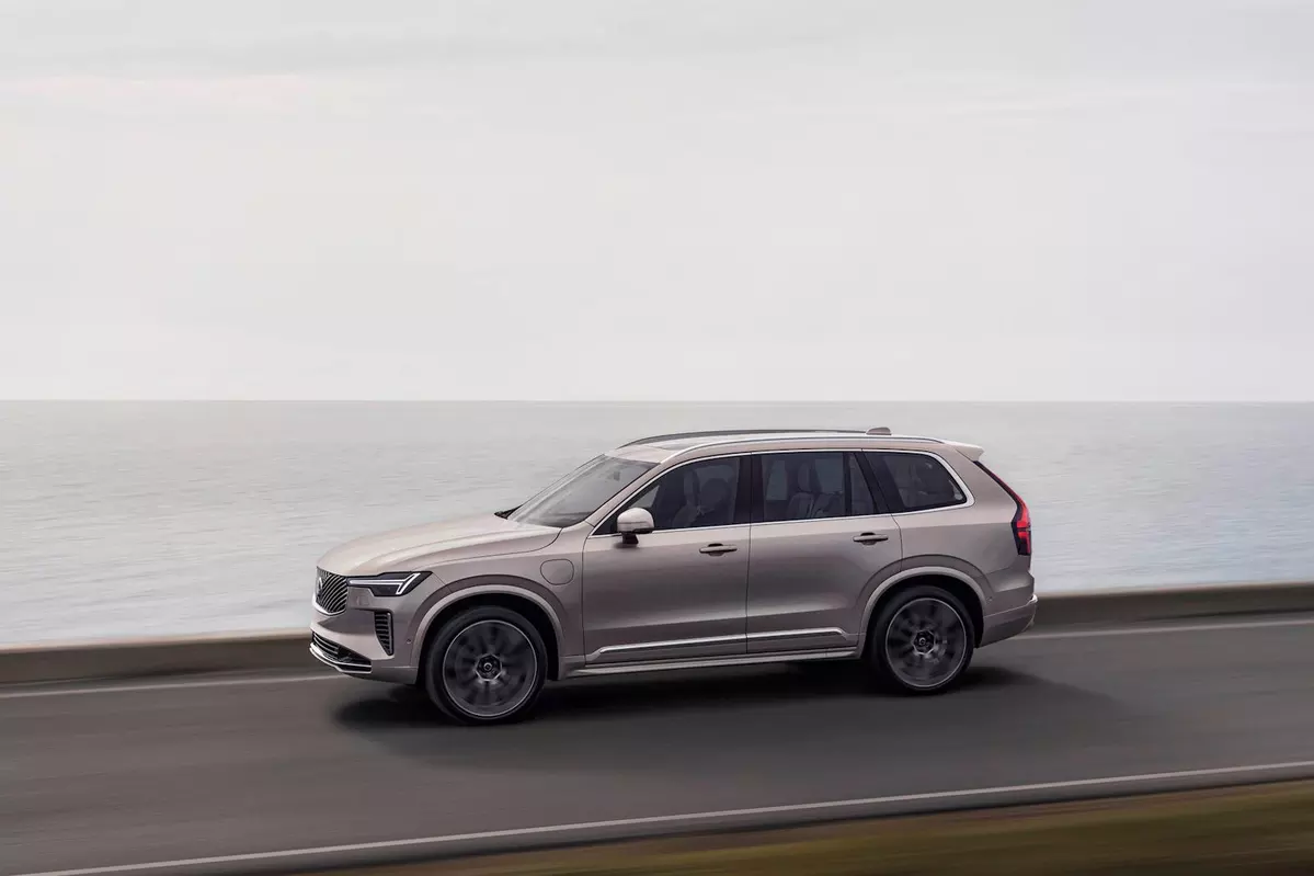 Volvo XC90 II FL 2.0 B5 Mild Hybrid 250 KM